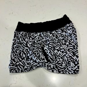 Lululemon Tracker Short III size 4 regular